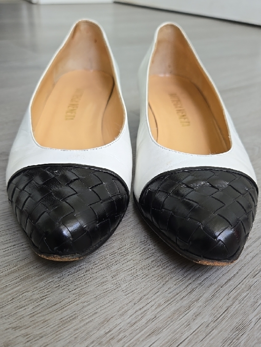 Bottega Veneta Two-Tone White Leather Heels with Black Woven Toe Size 7½ - Picture 8 of 17